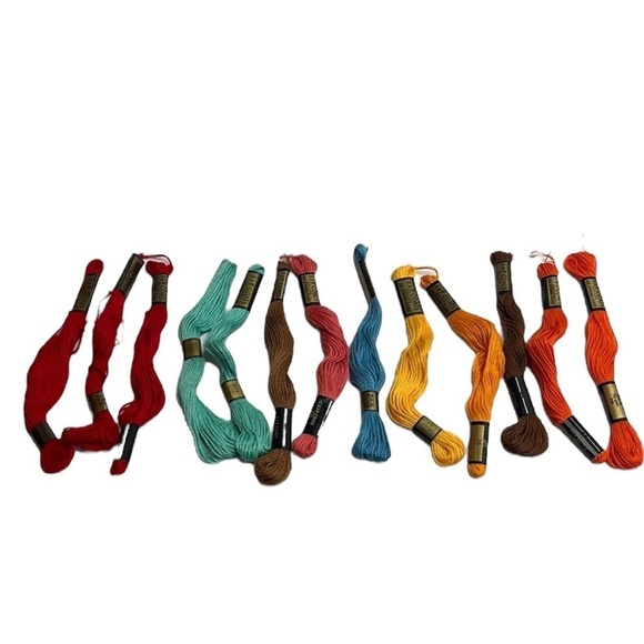 Lot of 13 Skeins J & P Coats Deluxe 6 Strands Multi Color Embroidery Floss - Picture 1 of 3